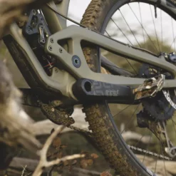 E-thirteen E.thirteen TRS Race Carbon Gen4 Crankset -House Doctor ethirteen TRS Race Carbon Gen4 Crankset 05